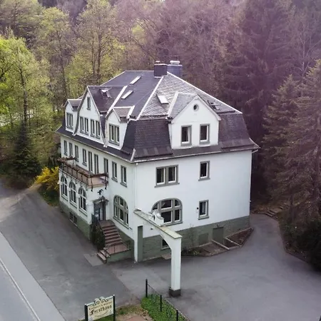 Naturhotel Forsthaus 住宿加早餐酒店
